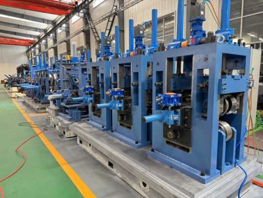 Máquina de formación de tubos de alta velocidad para la producción de tuberías API.
