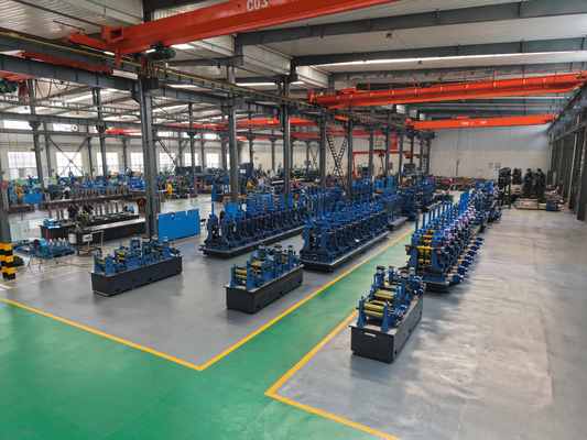 Máquina formadora de tubos de baja aleación de 20 × 20 mm–150 × 150 mm para producción de tubos cuadrados de hasta 100 m/min