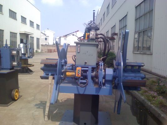 Máquina de soldadura de tubos de acero de aleación con acumulador y tabla de escape para la producción continua de tubos industriales