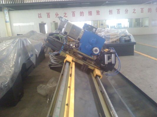 Máquina de soldadura de tubos de acero de aleación con acumulador y tabla de escape para la producción continua de tubos industriales