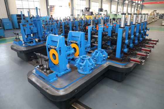 Máquina de fabricación de tubos de bandas de acero laminadas en frío con acabado en línea.